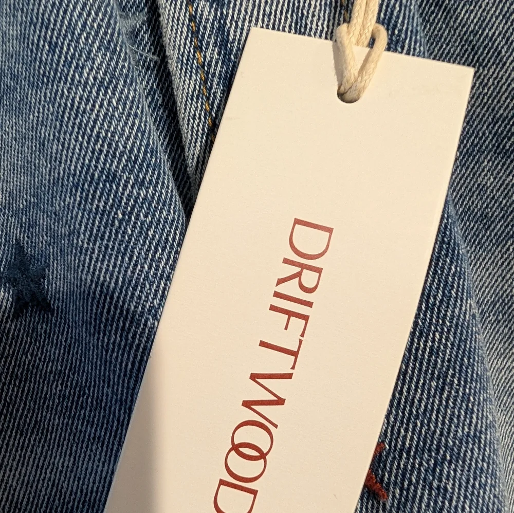 Driftwood Embroidered Stars Bermuda Shorts Size 31 New With Tags - Picture 4 of 9